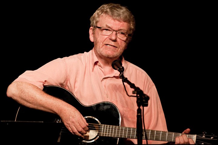 Pete on Atkin guitar, first half